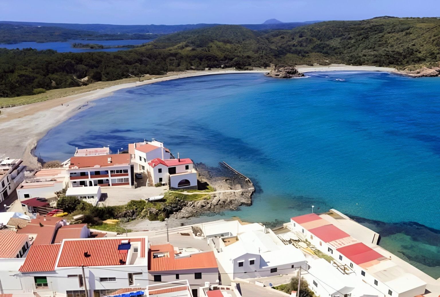 Spiaggia di Es Grau, Mahón, Minorca: Guida e Parco Naturale